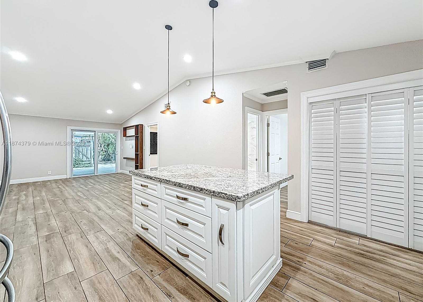 Small Image of Deerfield Beach Number 21