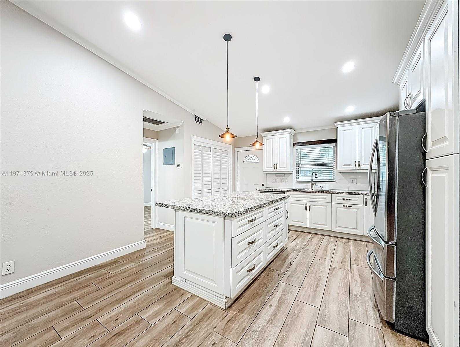 Small Image of Deerfield Beach Number 25