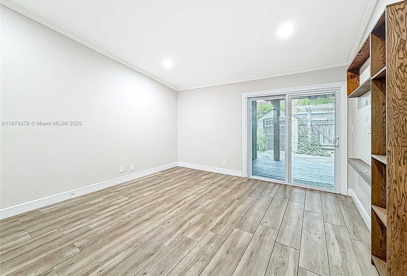 Small Image of Deerfield Beach Number 29