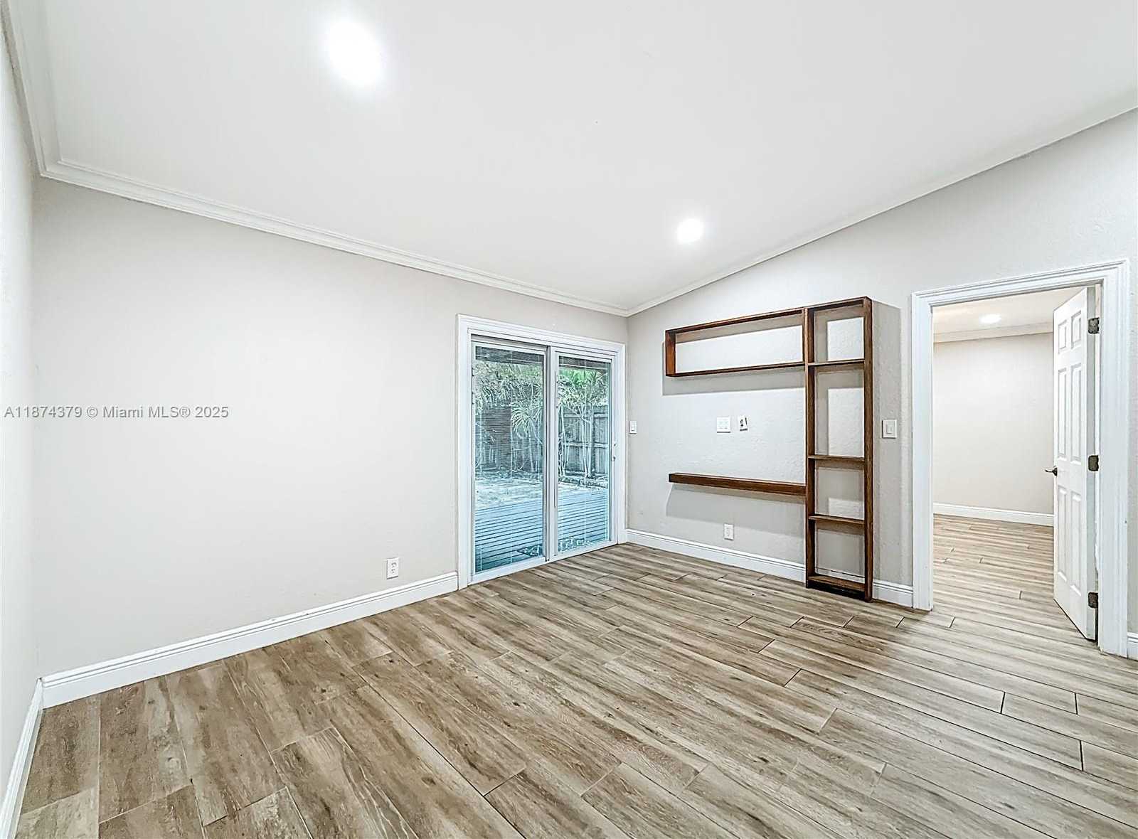 Small Image of Deerfield Beach Number 30