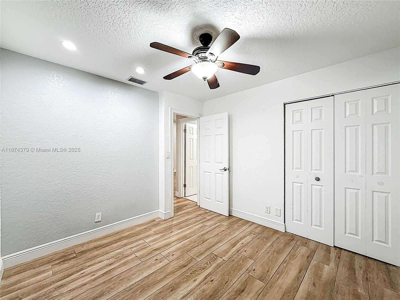 Small Image of Deerfield Beach Number 43