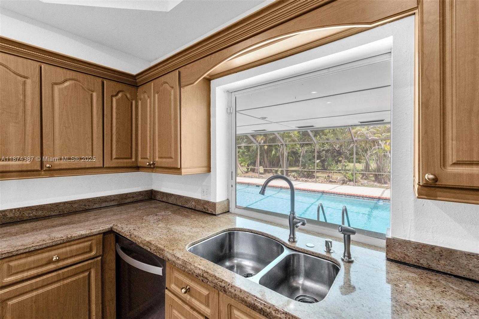 Small Image of 14780 SOUTH EAST OLD CUTLER RD #14780, Palmetto Bay Number 8