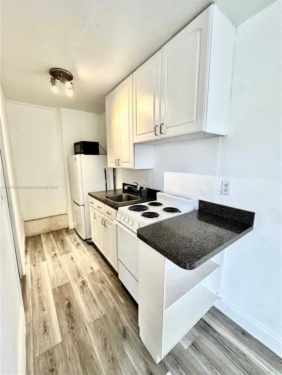 Small Image of 815 83RD ST #C, Miami Beach Number 2