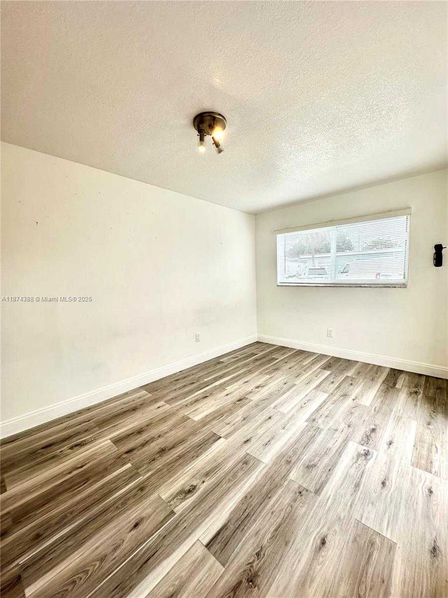 Small Image of 815 83RD ST #C, Miami Beach Number 3