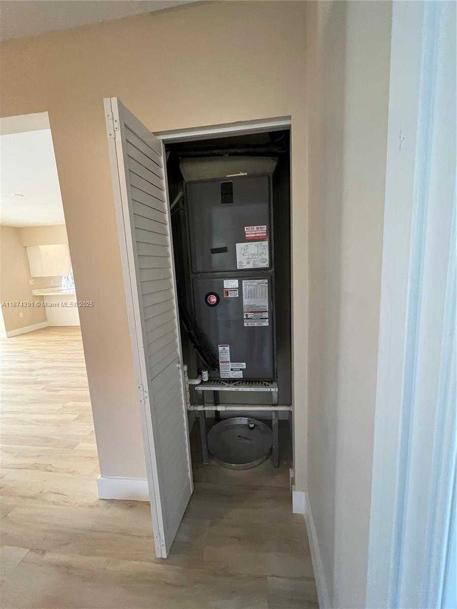 Small Image of 550 NORTH EAST 174TH ST, North Miami Beach Number 10