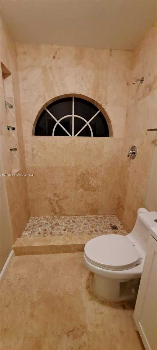 Small Image of 550 NORTH EAST 174TH ST, North Miami Beach Number 13