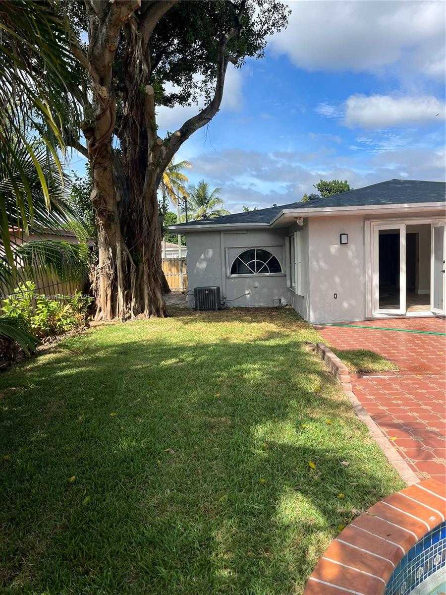 Small Image of 550 NORTH EAST 174TH ST, North Miami Beach Number 15
