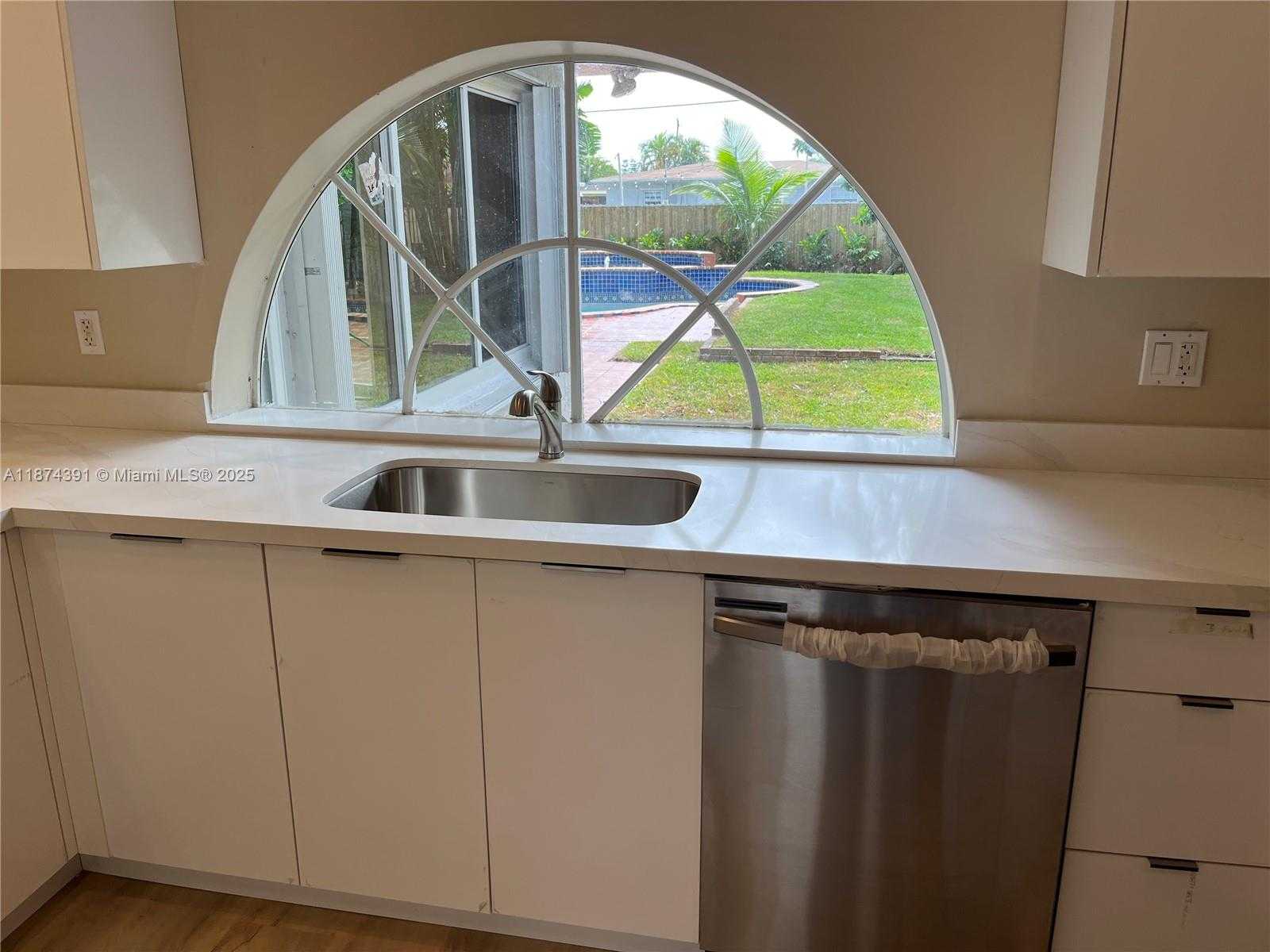 Small Image of 550 NORTH EAST 174TH ST, North Miami Beach Number 17
