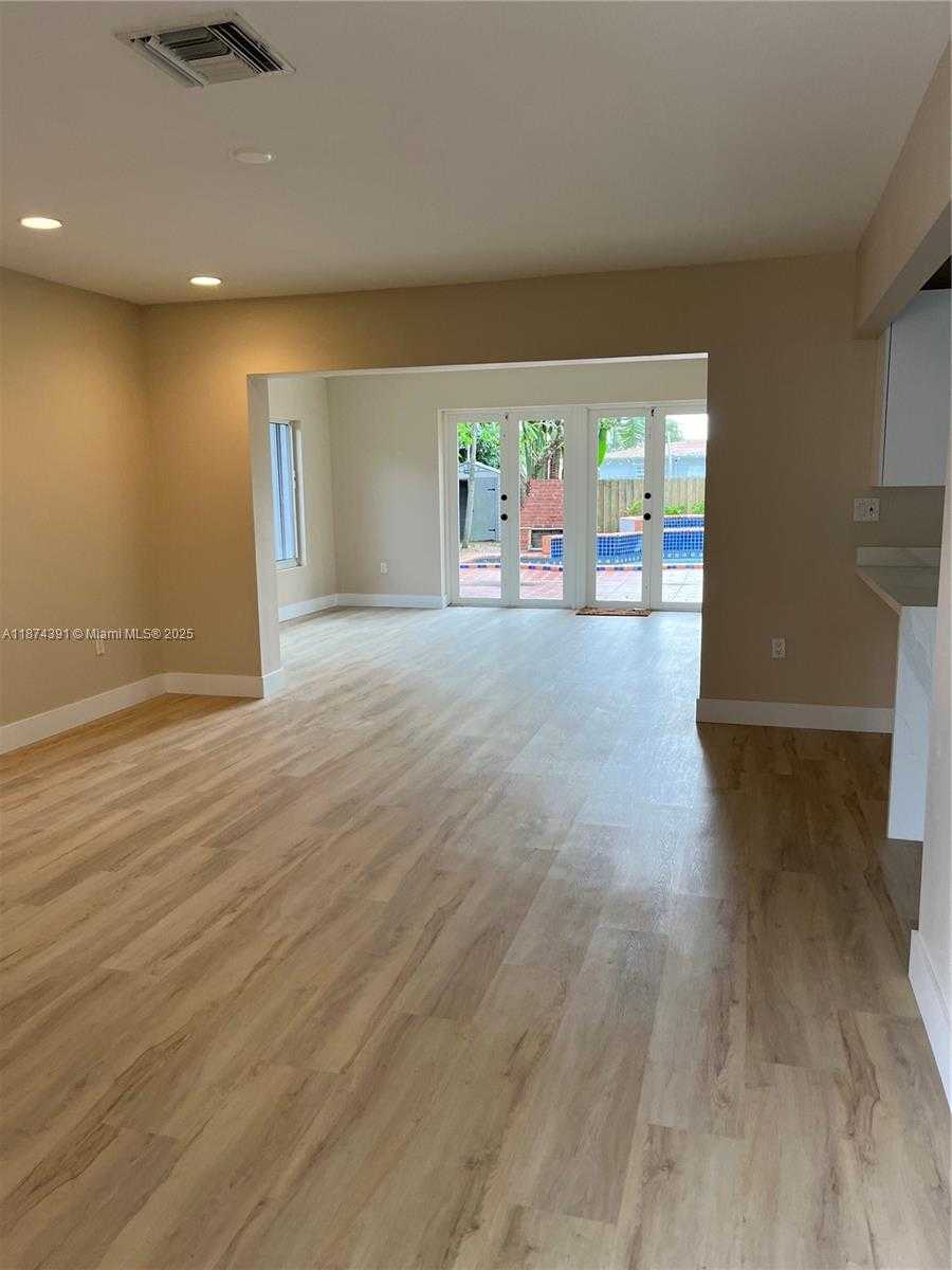 Small Image of 550 NORTH EAST 174TH ST, North Miami Beach Number 19