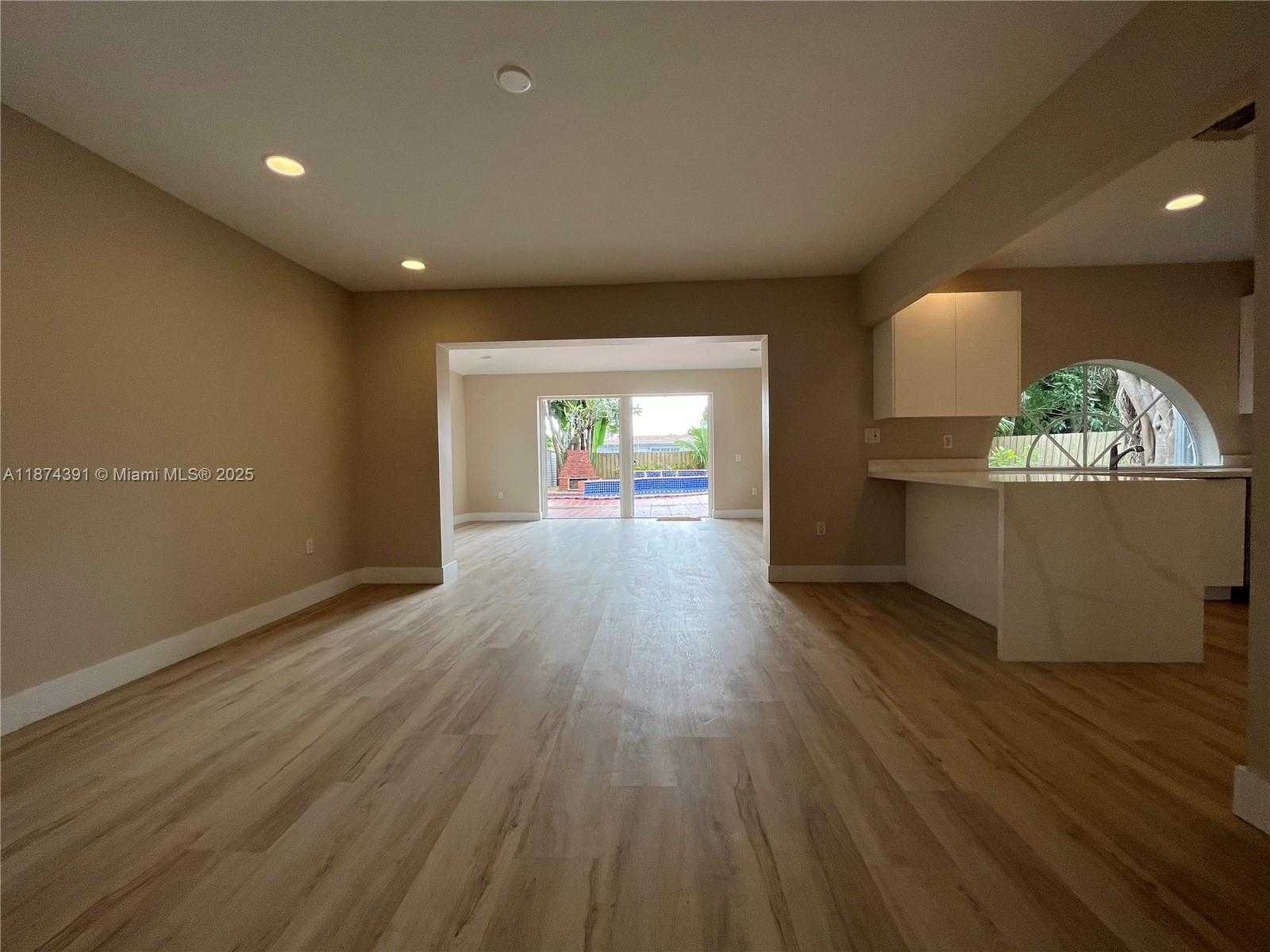 Small Image of 550 NORTH EAST 174TH ST, North Miami Beach Number 21