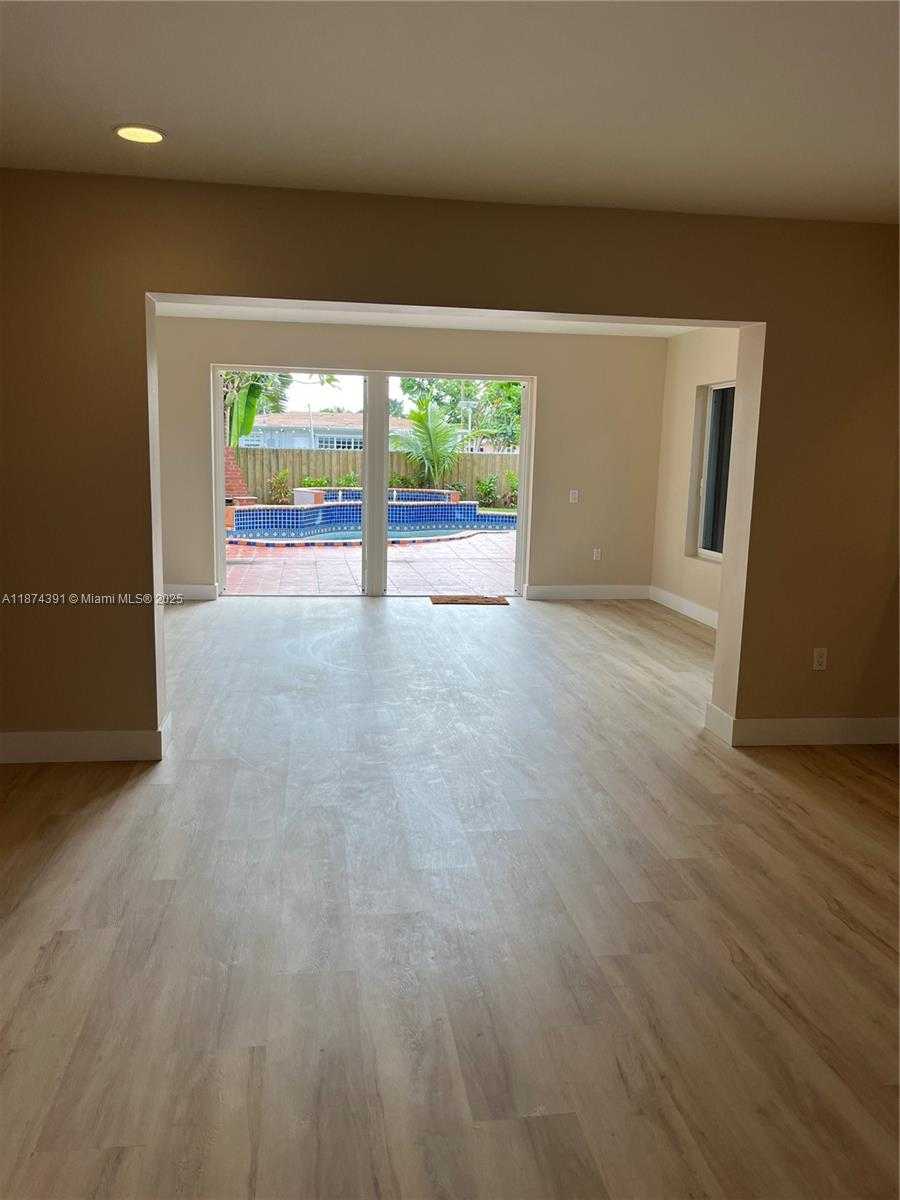 Small Image of 550 NORTH EAST 174TH ST, North Miami Beach Number 23