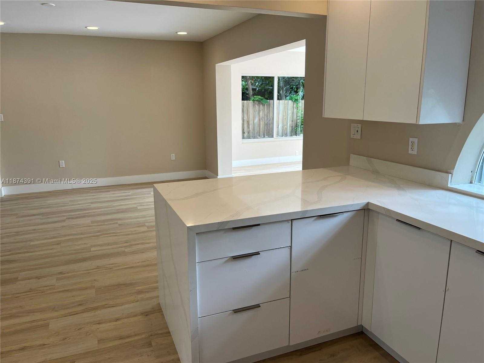 Small Image of 550 NORTH EAST 174TH ST, North Miami Beach Number 26