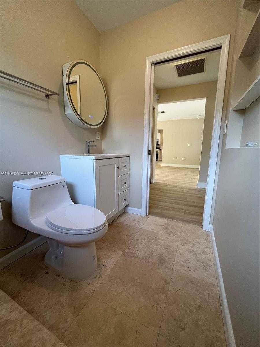 Small Image of 550 NORTH EAST 174TH ST, North Miami Beach Number 29
