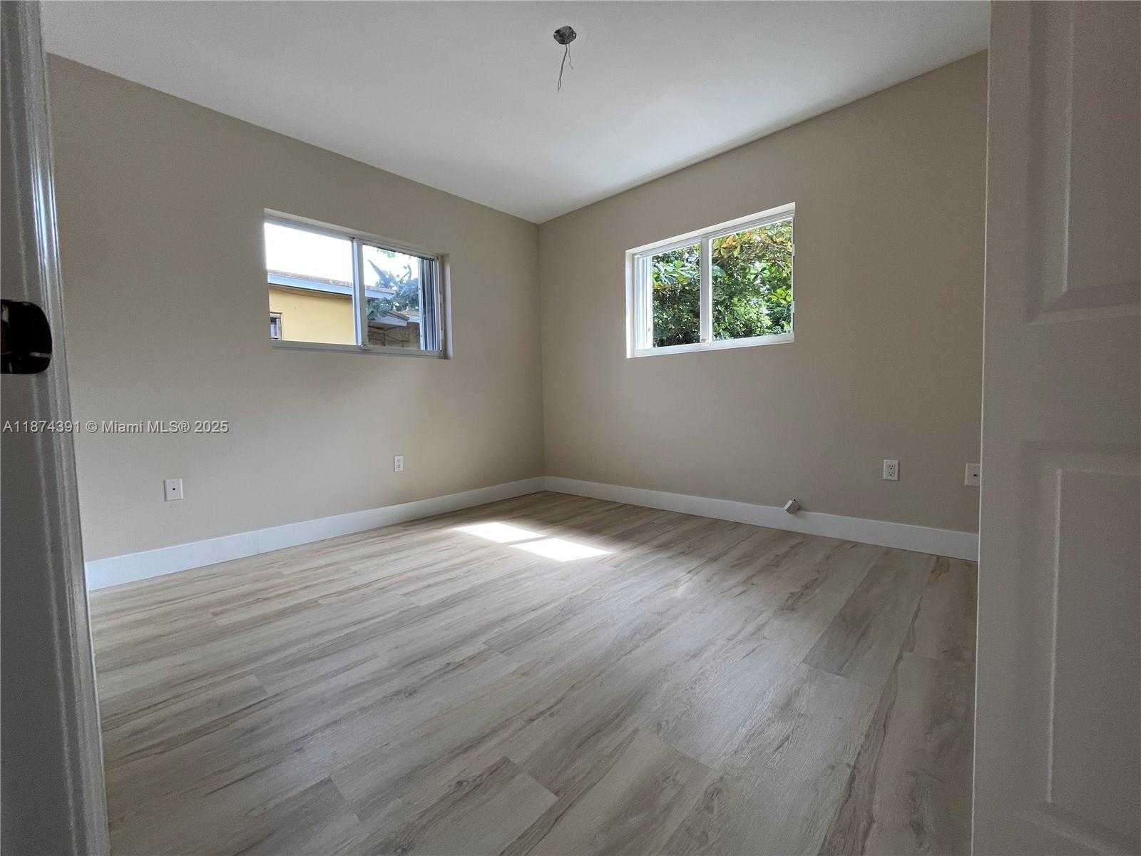 Small Image of 550 NORTH EAST 174TH ST, North Miami Beach Number 30