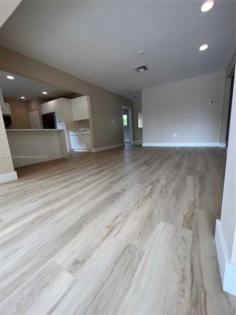 Small Image of 550 NORTH EAST 174TH ST, North Miami Beach Number 33