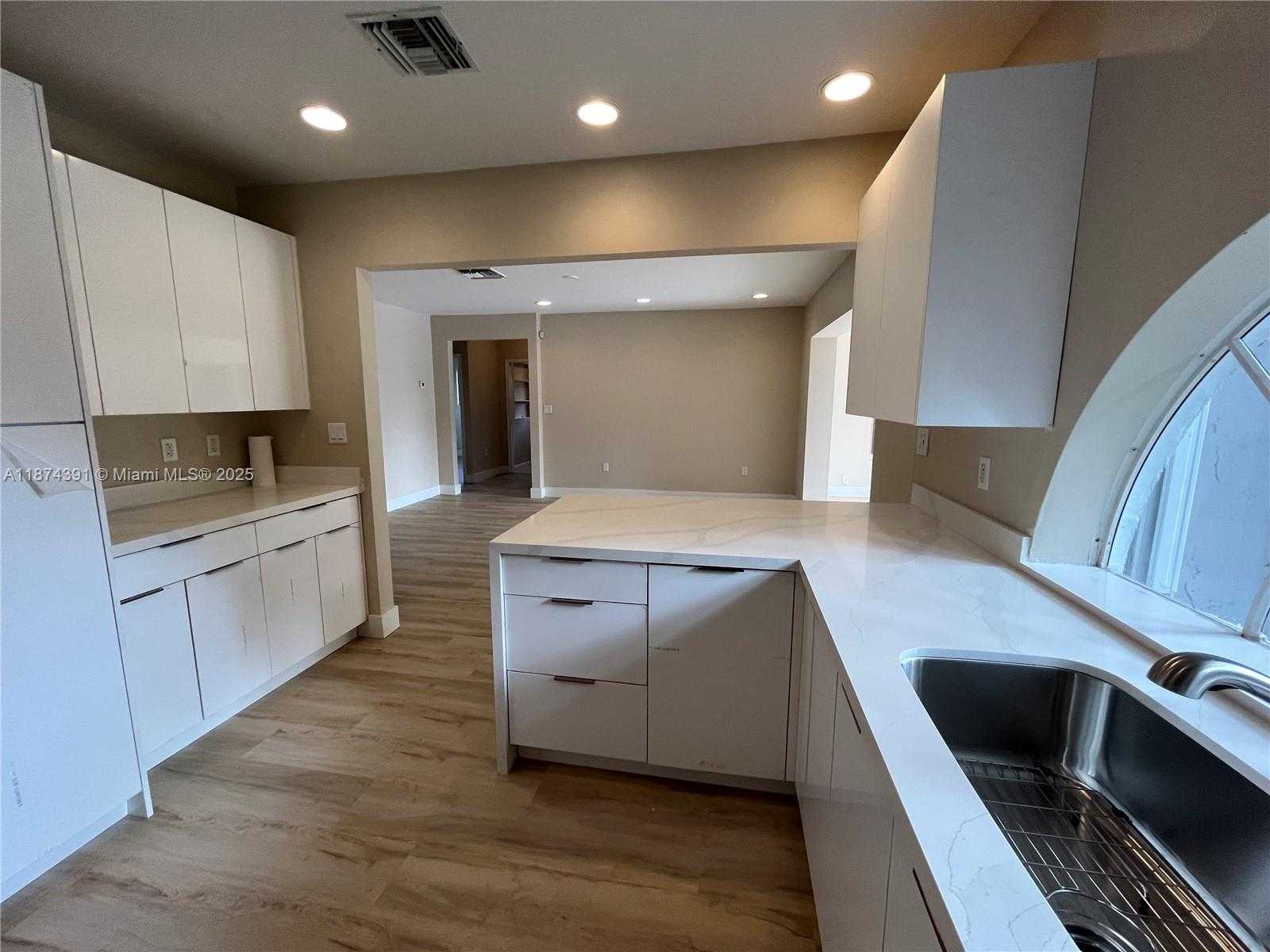 Small Image of 550 NORTH EAST 174TH ST, North Miami Beach Number 34