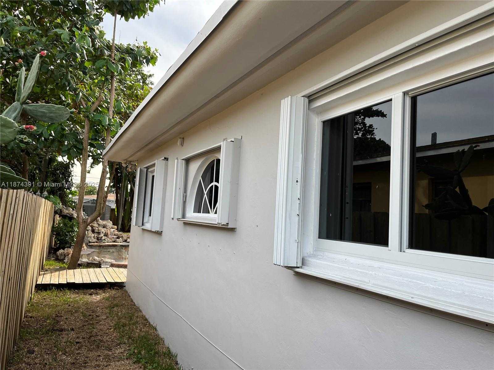 Small Image of 550 NORTH EAST 174TH ST, North Miami Beach Number 8