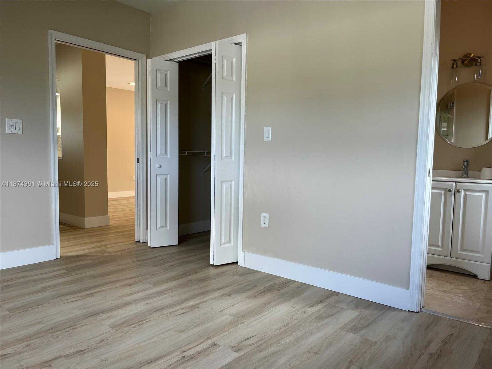 Small Image of 550 NORTH EAST 174TH ST, North Miami Beach Number 9