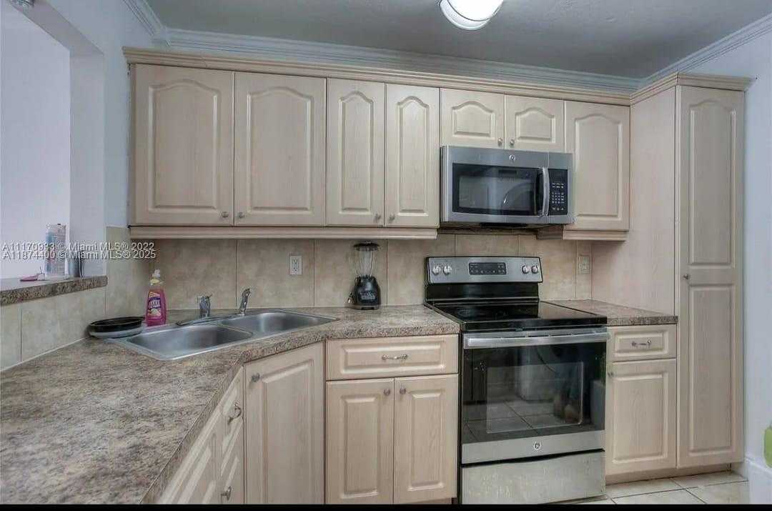 Small Image of 6705 WEST 26TH DR #13-7, Hialeah Number 5