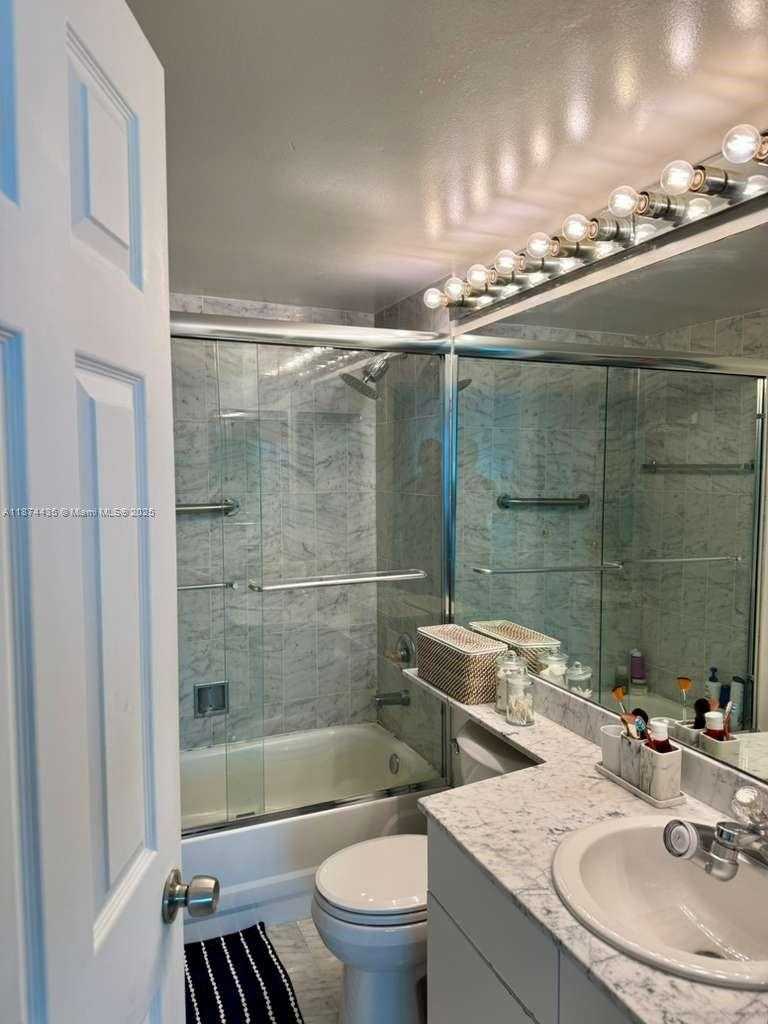 Small Image of 800 CLAUGHTON ISLAND DR #1003, Miami Number 12