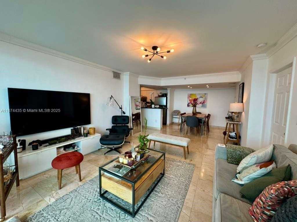 Small Image of 800 CLAUGHTON ISLAND DR #1003, Miami Number 2