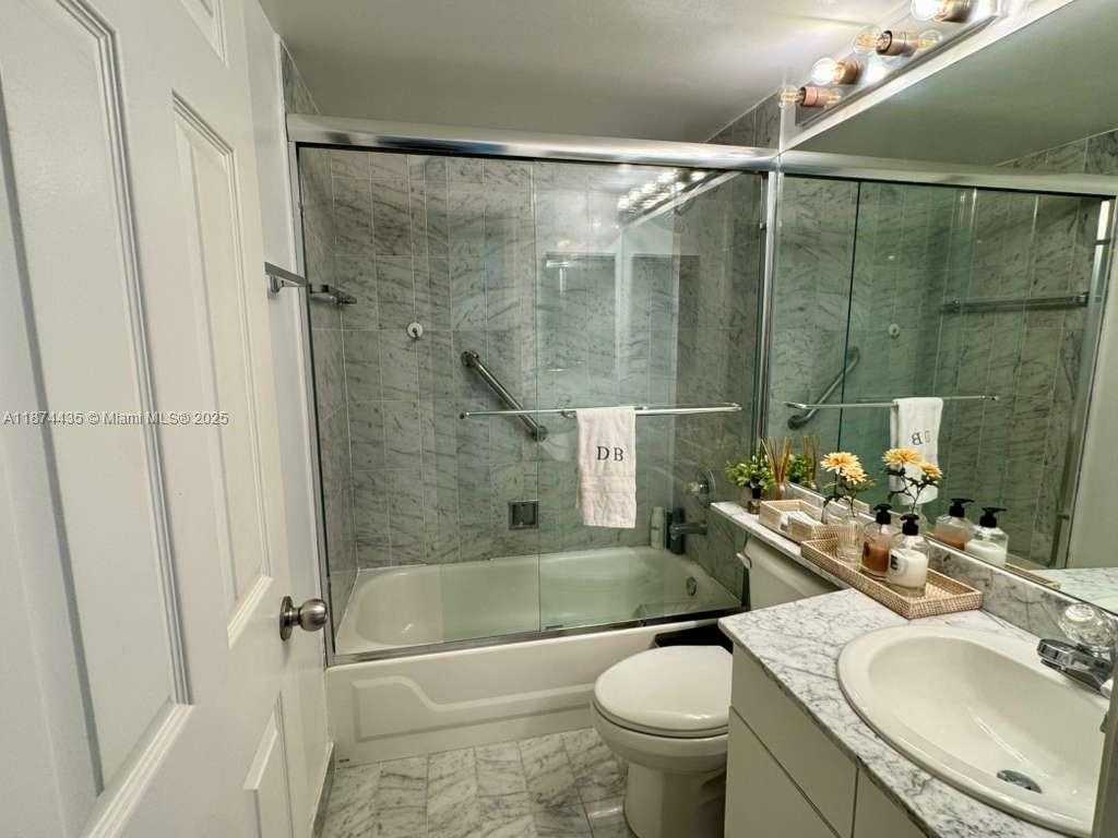 Small Image of 800 CLAUGHTON ISLAND DR #1003, Miami Number 6
