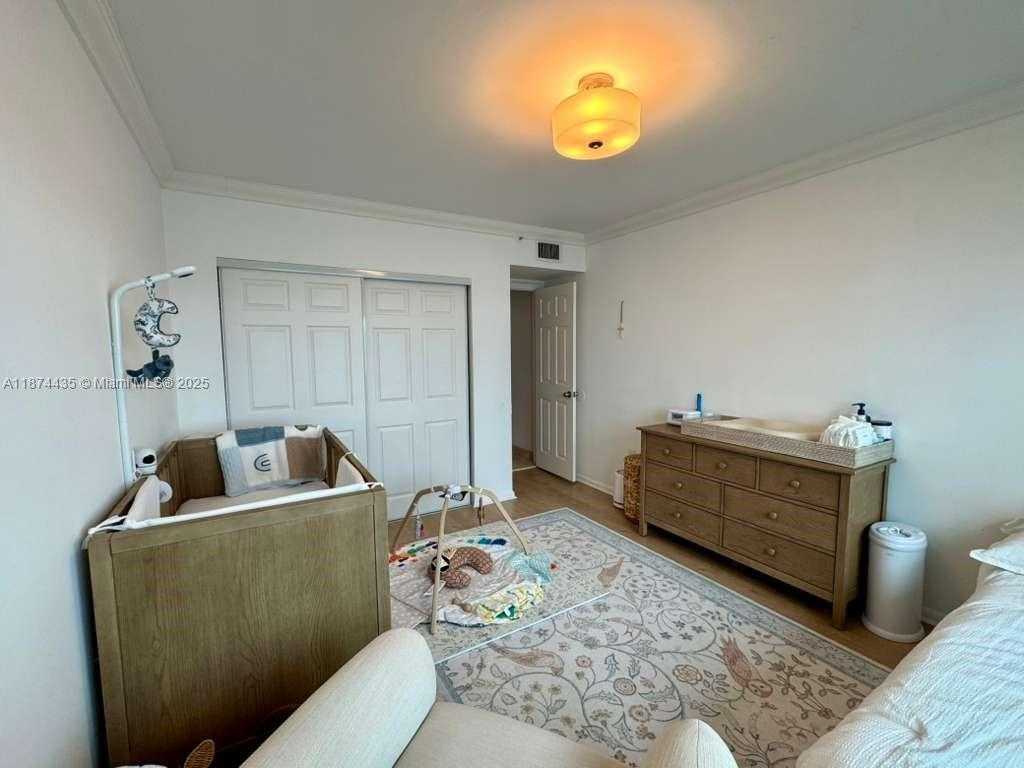 Small Image of 800 CLAUGHTON ISLAND DR #1003, Miami Number 7