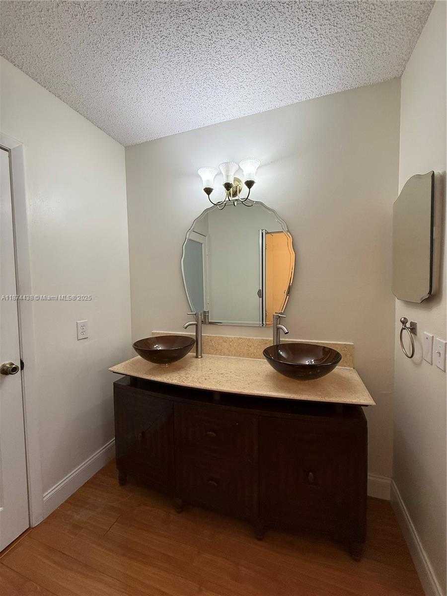 Small Image of 3559 WEST 71ST TER, Hialeah Number 14
