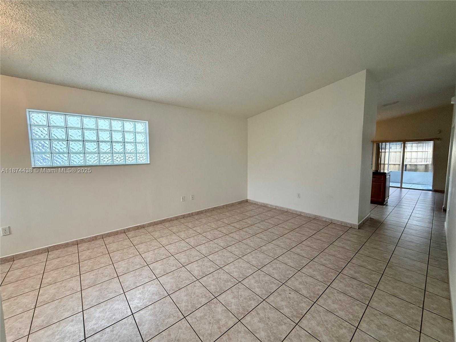 Small Image of 3559 WEST 71ST TER, Hialeah Number 2