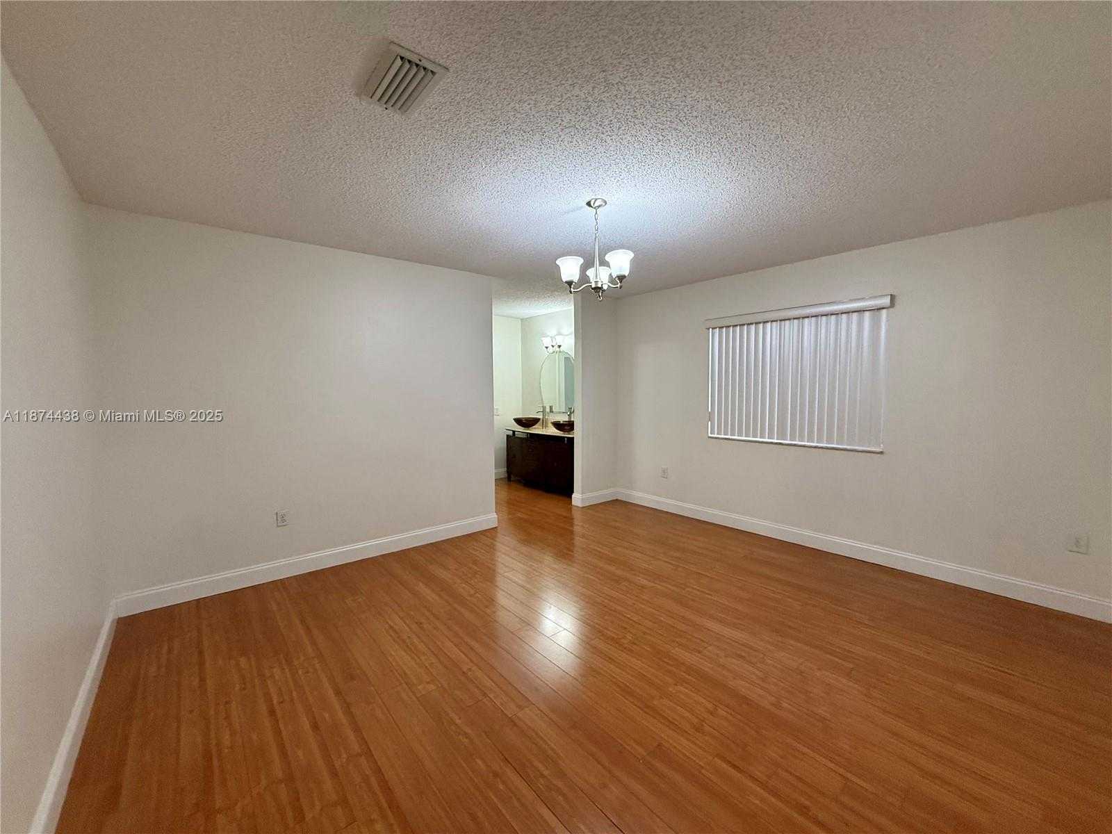 Small Image of 3559 WEST 71ST TER, Hialeah Number 4