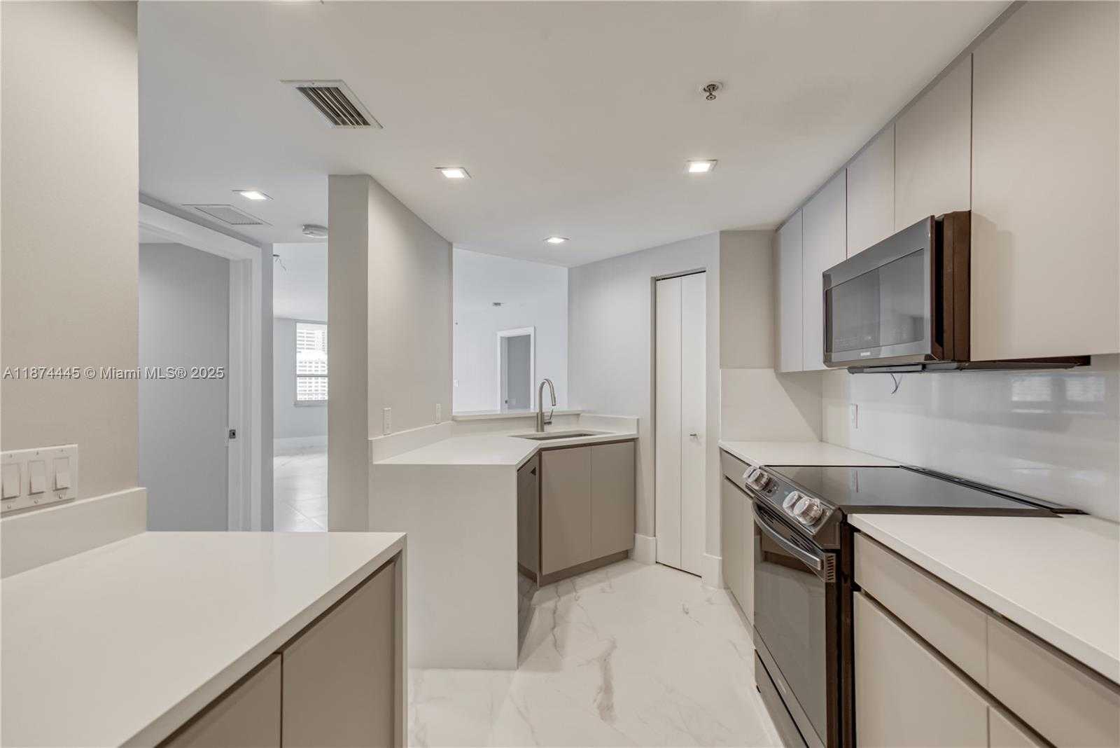 Small Image of 701 Brickell Key Blvd, Miami, FL 33131, USA Number 5