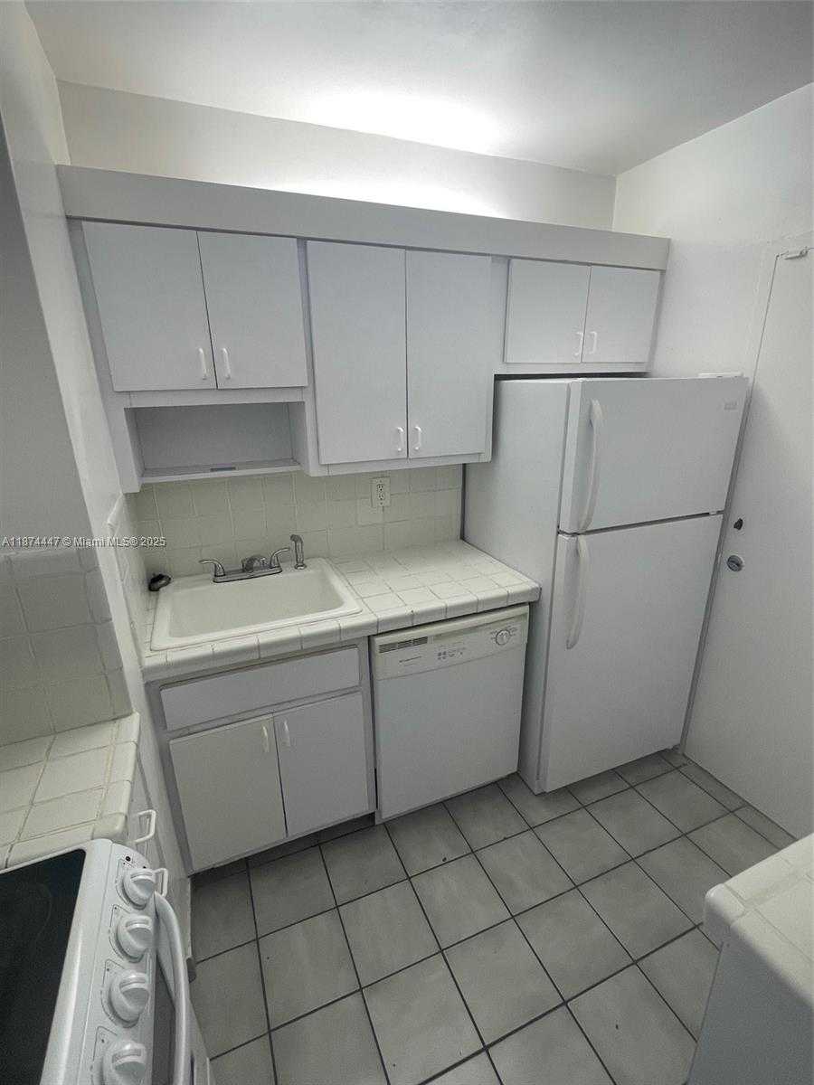 Small Image of 2899 COLLINS AVE #731, Miami Beach Number 17