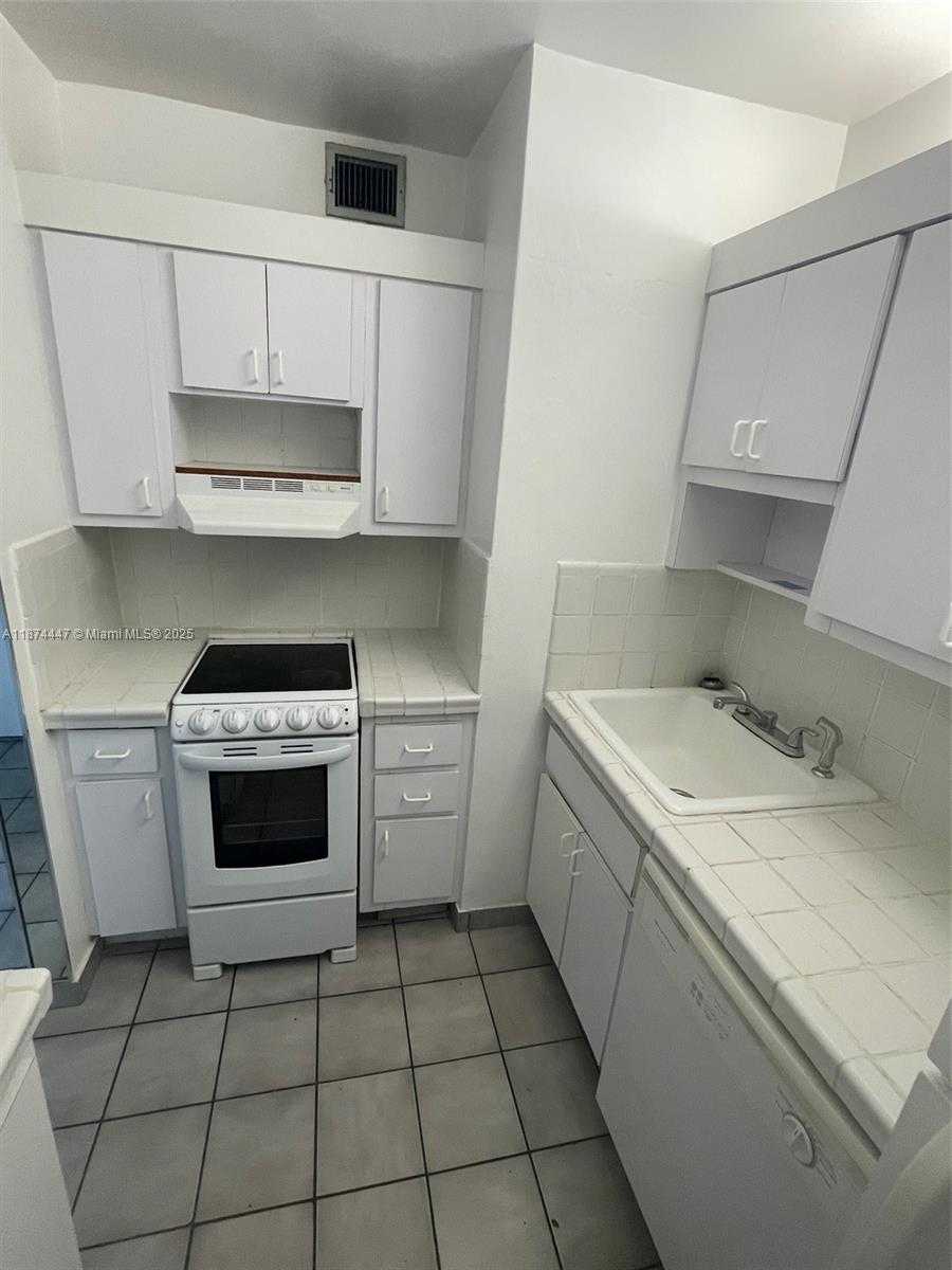 Small Image of 2899 COLLINS AVE #731, Miami Beach Number 18