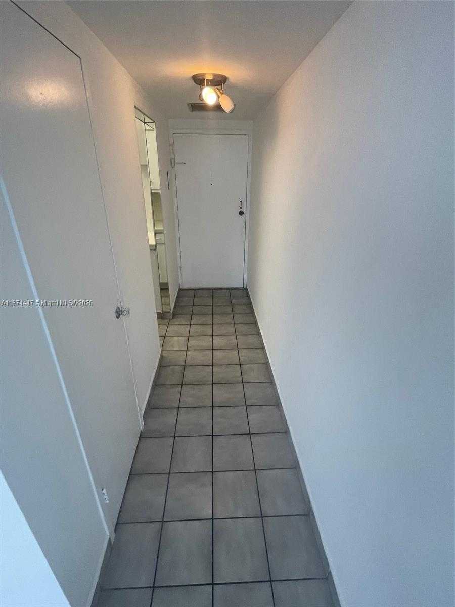 Small Image of 2899 COLLINS AVE #731, Miami Beach Number 21