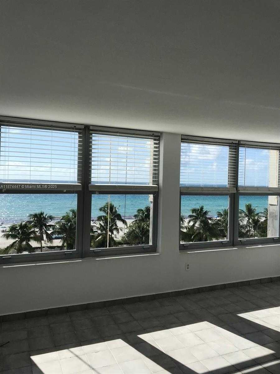 Small Image of 2899 COLLINS AVE #731, Miami Beach Number 3