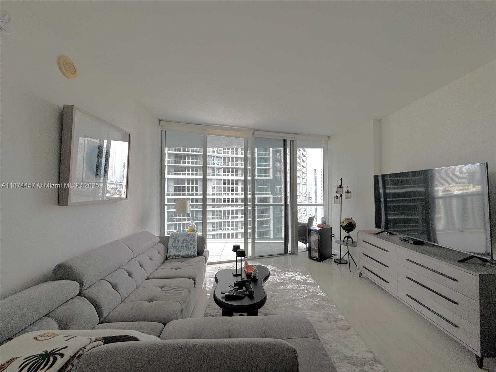Small Image of 495 BRICKELL AVE #2806, Miami Number 4