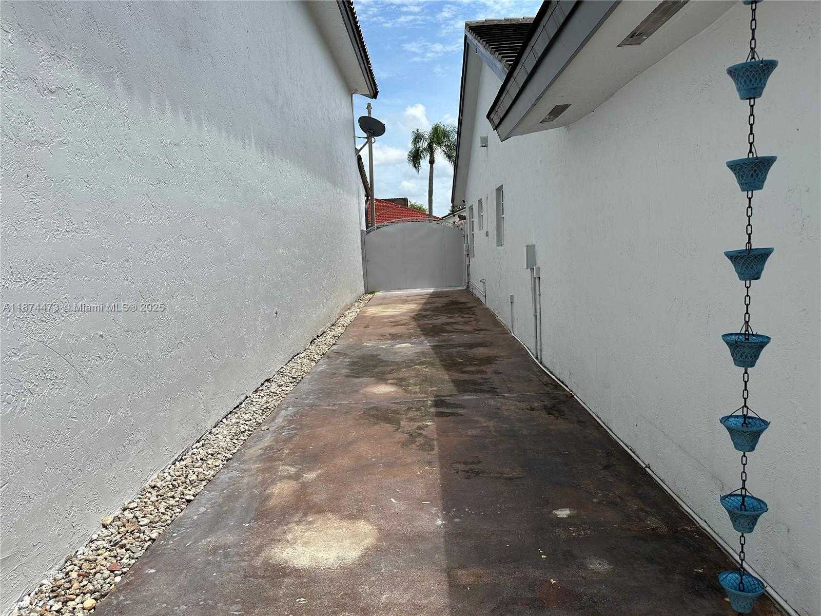 Small Image of 14343 SOUTH WEST 115TH TER, Miami Number 26