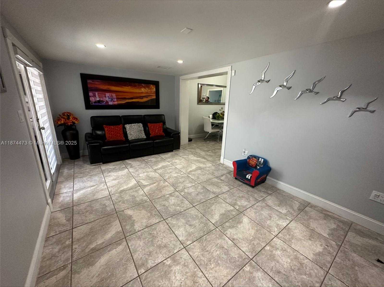 Small Image of 14343 SOUTH WEST 115TH TER, Miami Number 9