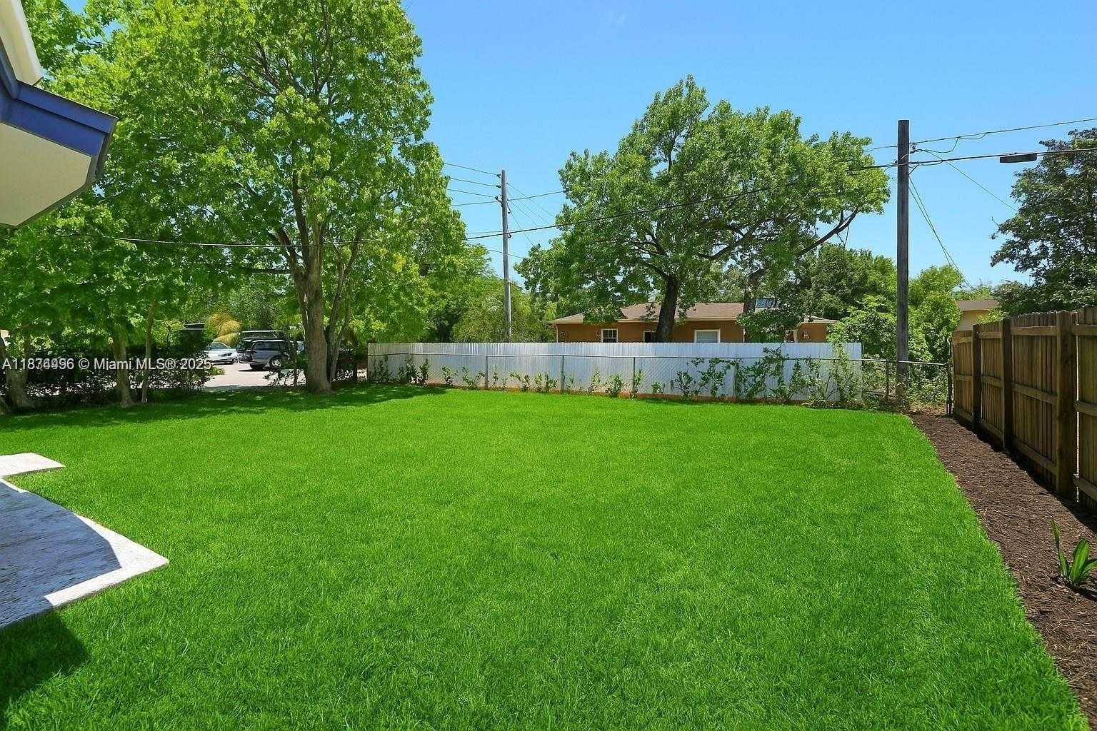 Small Image of 990 NORTH EAST 159TH ST, North Miami Beach Number 10