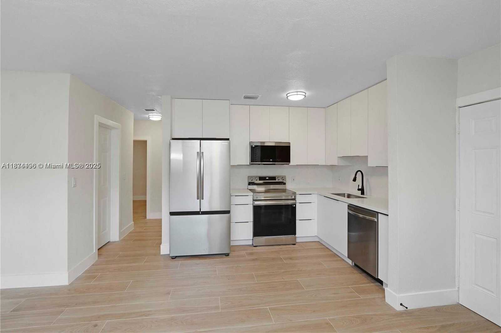 Small Image of 990 NORTH EAST 159TH ST, North Miami Beach Number 2