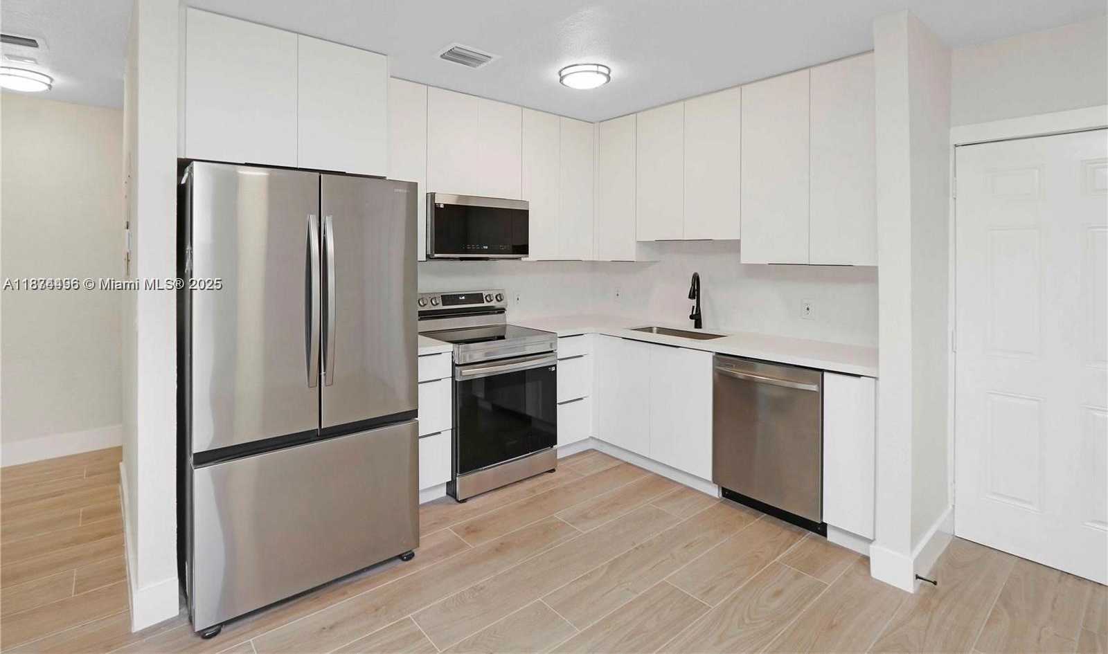 Small Image of 990 NORTH EAST 159TH ST, North Miami Beach Number 3