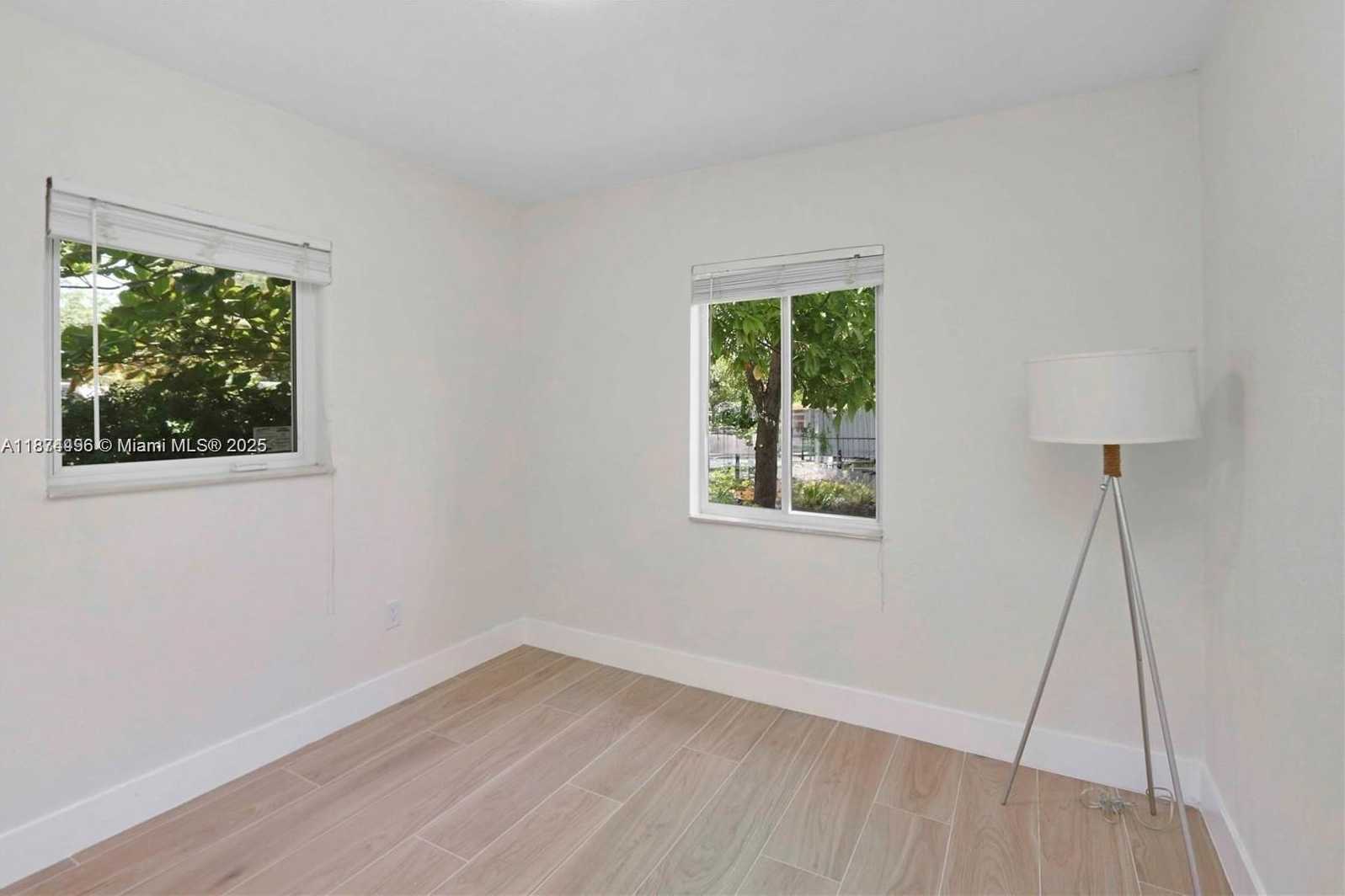 Small Image of 990 NORTH EAST 159TH ST, North Miami Beach Number 9