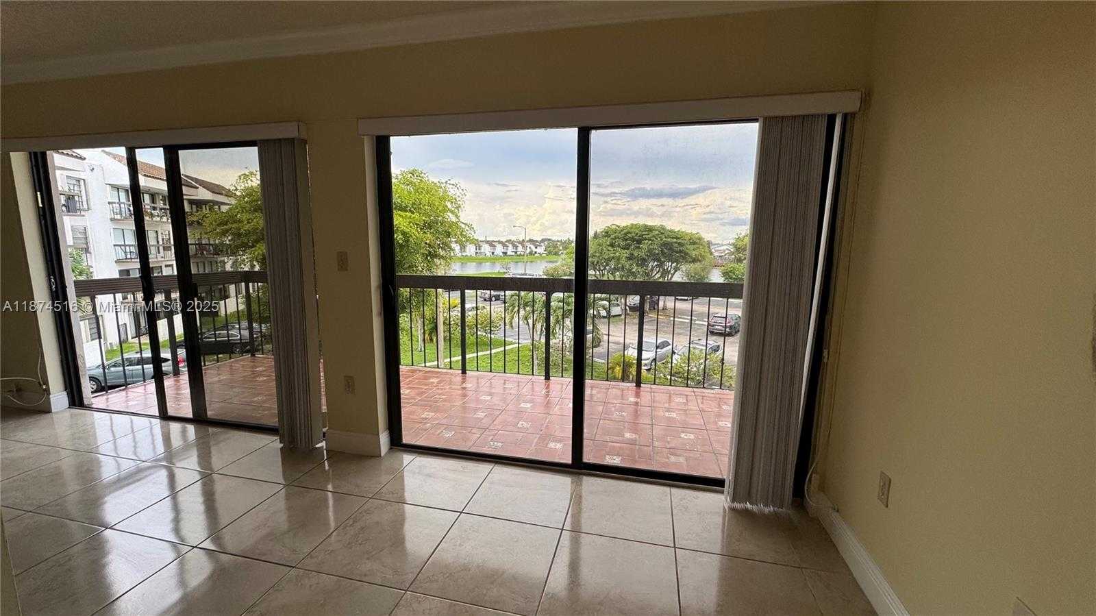 Small Image of 1350 SOUTH WEST 122ND AVE #313, Miami Number 4