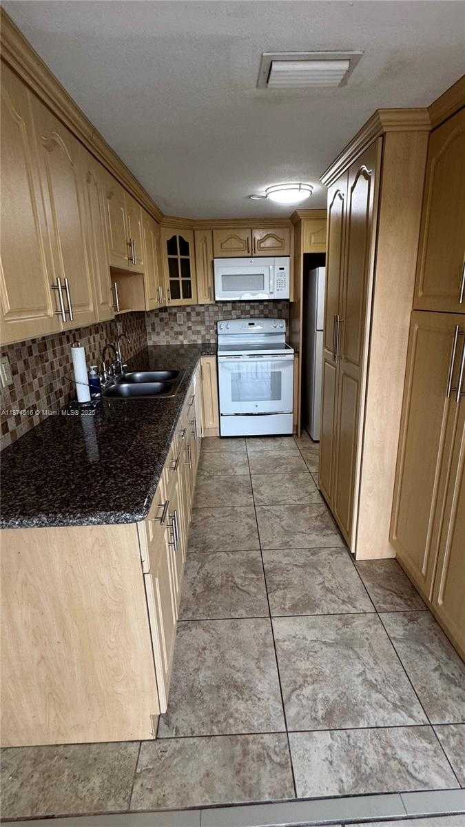 Small Image of 1350 SOUTH WEST 122ND AVE #313, Miami Number 7