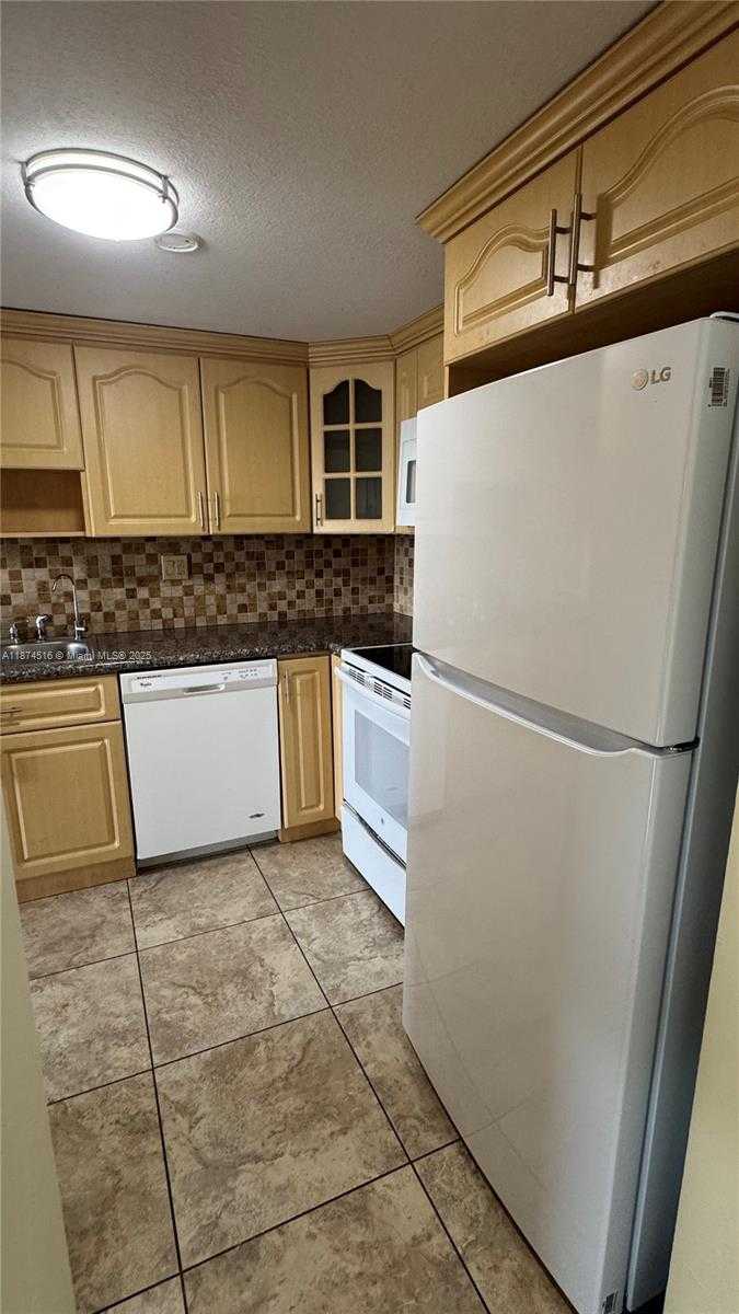 Small Image of 1350 SOUTH WEST 122ND AVE #313, Miami Number 8