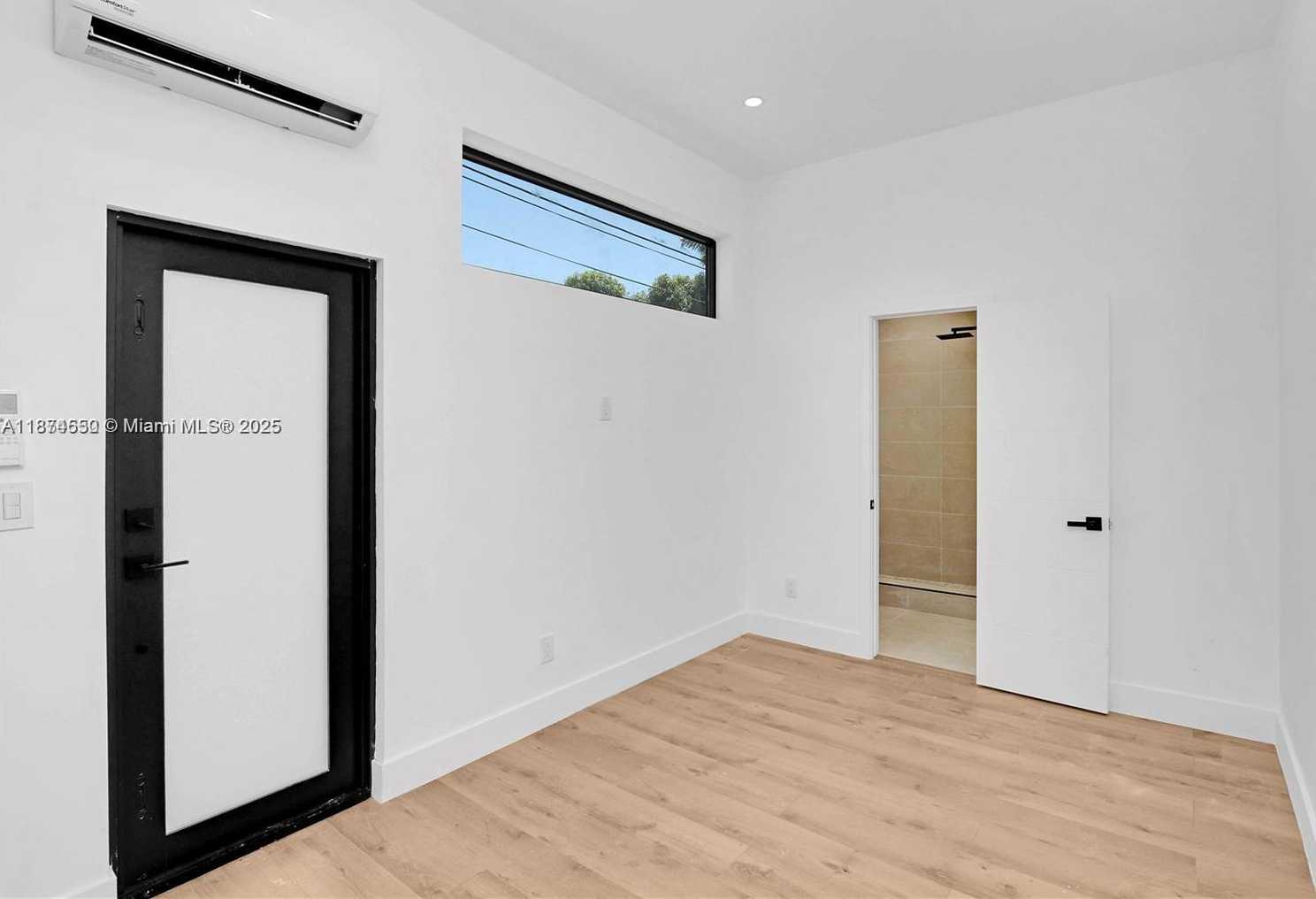 Small Image of 7801 BYRON AVE #B, Miami Beach Number 3