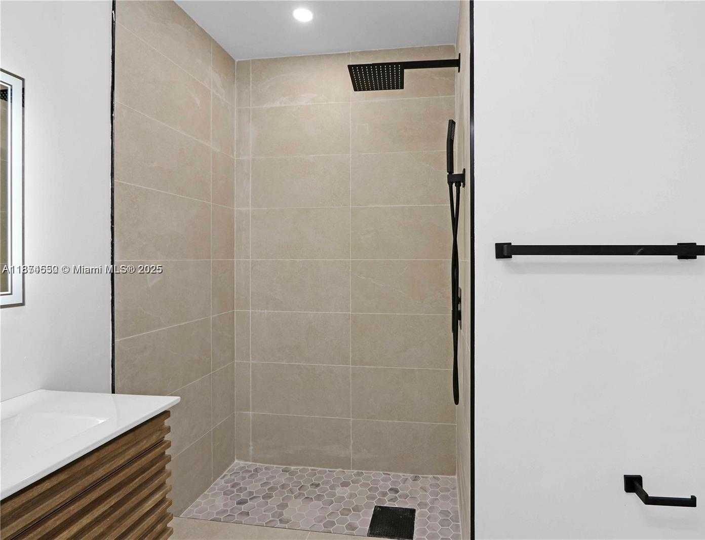 Small Image of 7801 BYRON AVE #B, Miami Beach Number 8