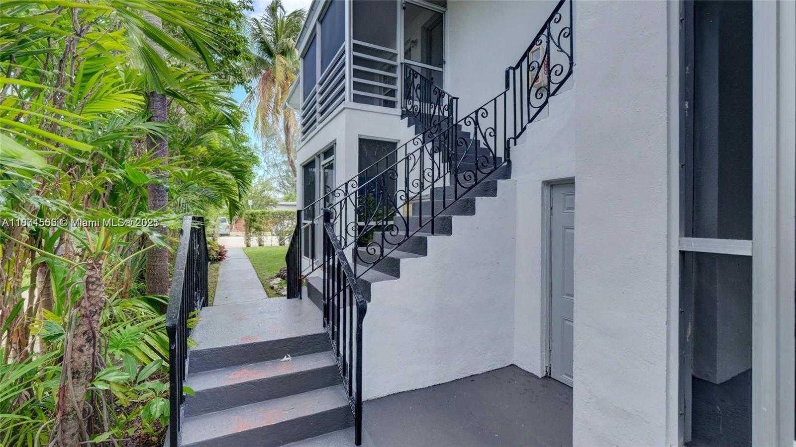 Small Image of 1791 MARSEILLE DR #2, Miami Beach Number 12