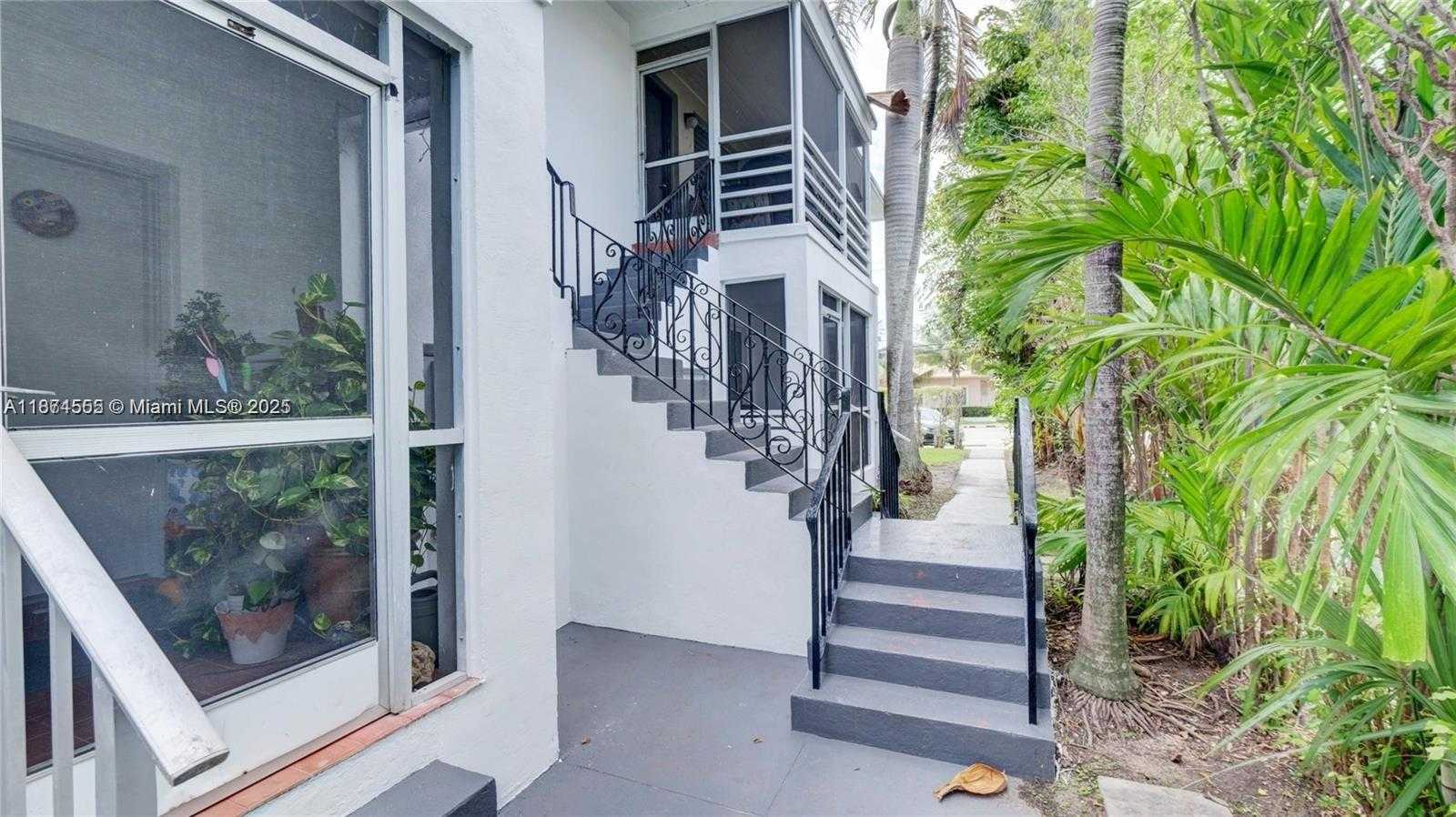 Small Image of 1791 MARSEILLE DR #2, Miami Beach Number 13
