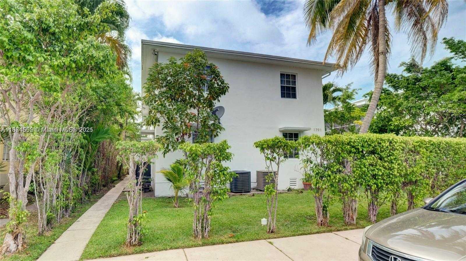 Small Image of 1791 MARSEILLE DR #2, Miami Beach Number 16